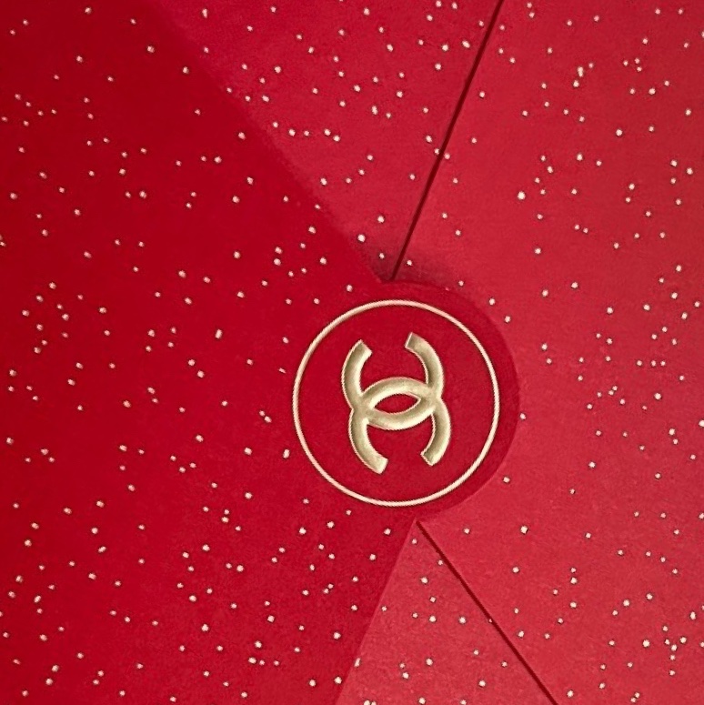 Chanel26紅包袋（👩🏻‍🦰法國製；紅金閃粉設計、看似簡單，其實㘣盤中藏巧妙⋯，每匹奔跑的馬姿式有不同！💕）-4