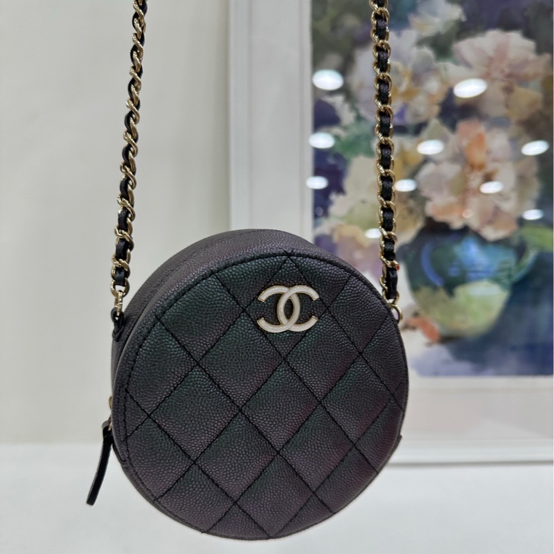 Chanel 香奈兒 幻彩黑色羊皮 琺瑯扣 小圓餅 27開  尺寸：12x12x5.5cm  有購證-6