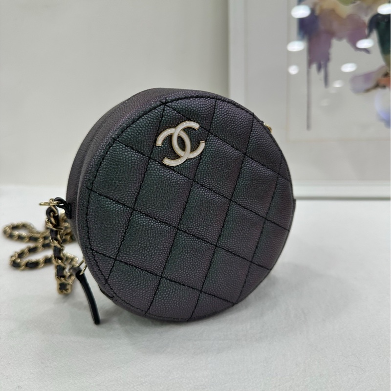 Chanel 香奈兒 幻彩黑色羊皮 琺瑯扣 小圓餅 27開  尺寸：12x12x5.5cm  有購證-7