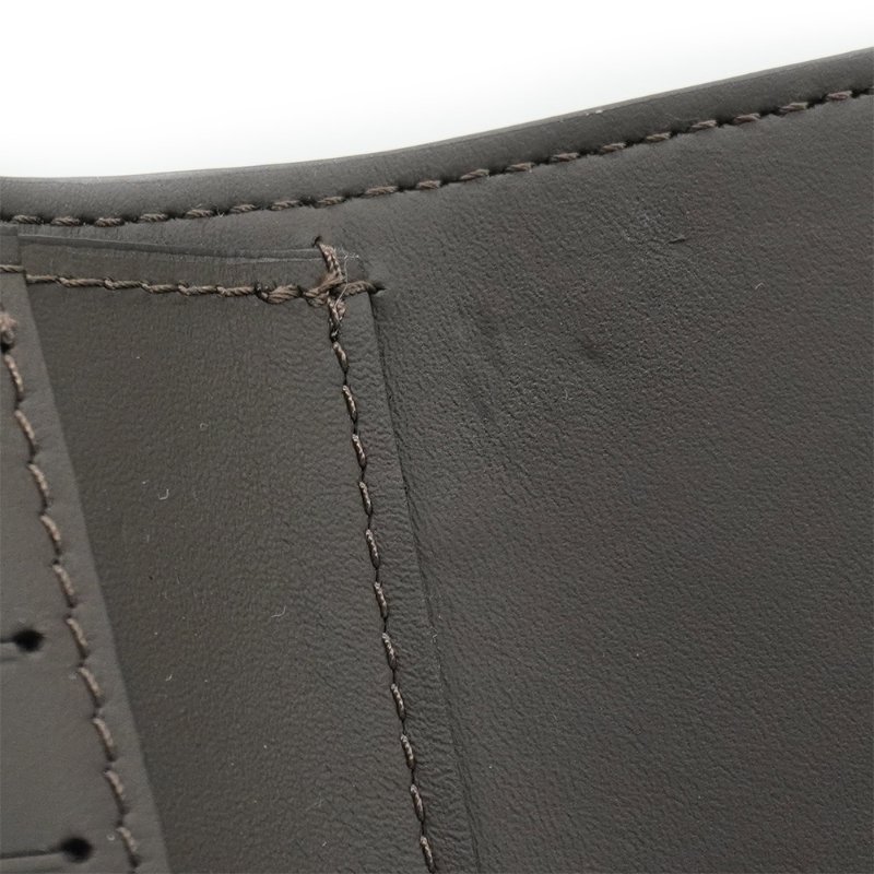 Louis Vuitton 展示品 Capucines Taurillon 小牛皮釦式短夾(M62159-卵石色)-7