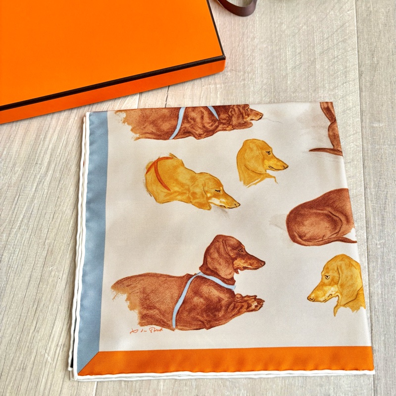 全新愛馬仕絲巾-45公分臘腸狗狗絲巾,全新全配可送人!-5