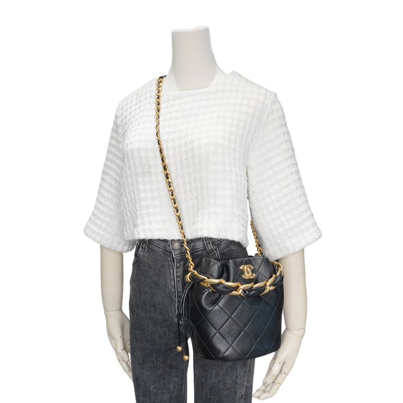 Chanel 展示品 菱格小牛皮粗練把手兩用水桶包(AS2390-黑)-5