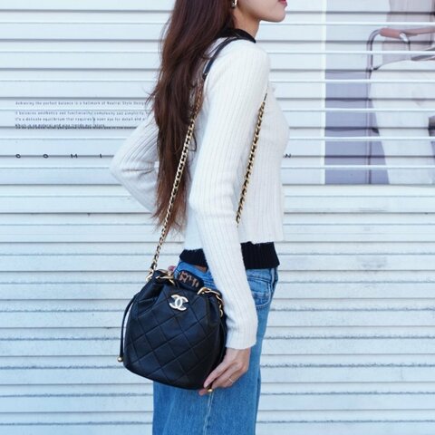 Chanel 展示品 菱格小牛皮粗練把手兩用水桶包(AS2390-黑)