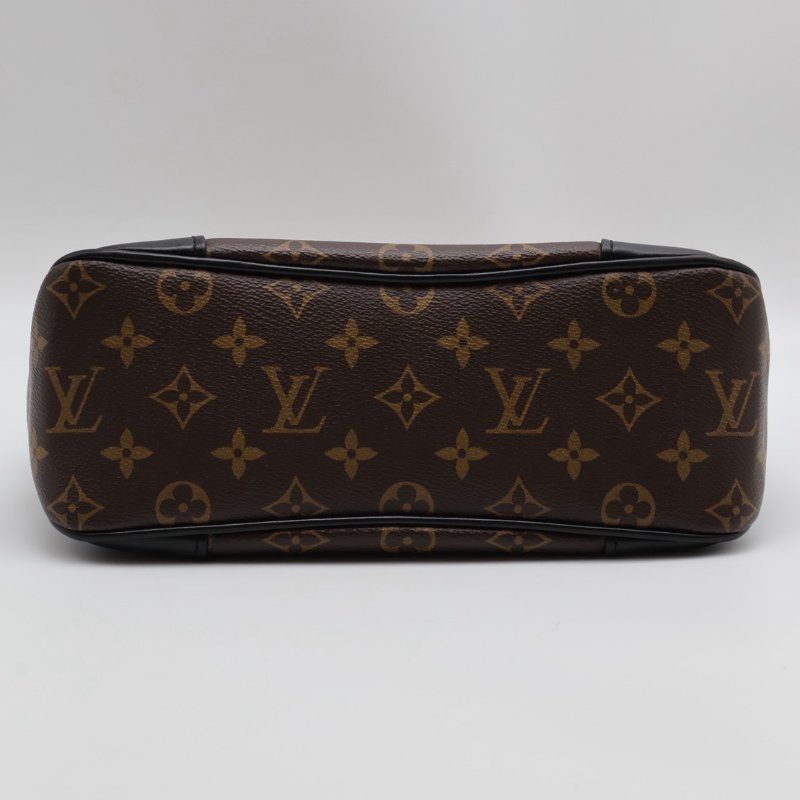LOUIS VUITTON Boulogne牛角包 - PM黑-10