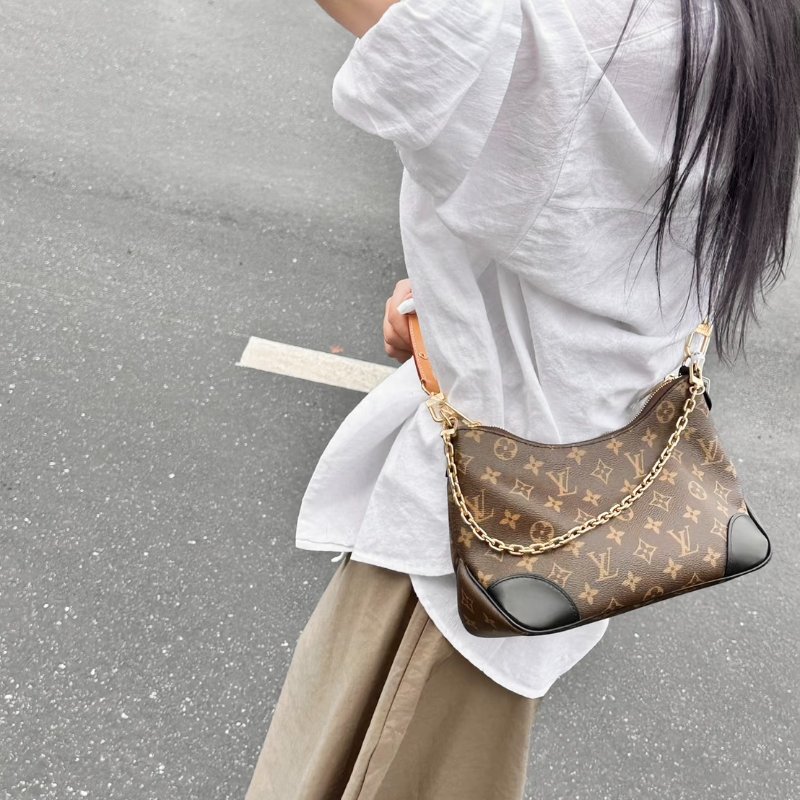 LOUIS VUITTON Boulogne牛角包 - PM黑-12