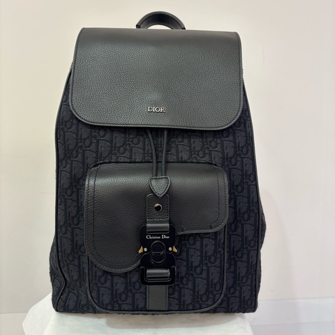 Dior字花Saddle後背包