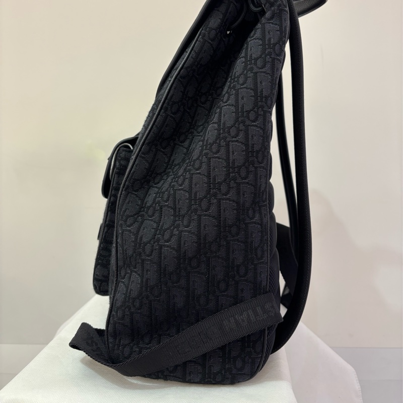 Dior字花Saddle後背包-1