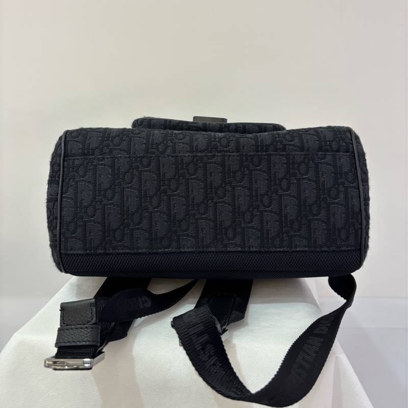 Dior字花Saddle後背包-3