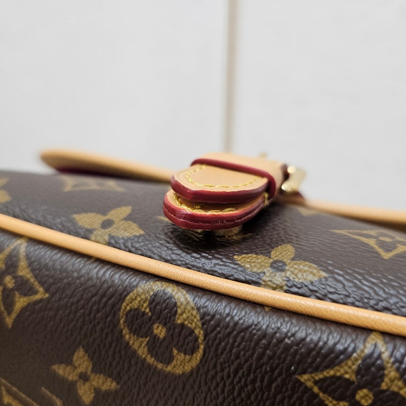 [熱門品項新年福利🧧] LV老花金釦Diane肩斜背法棍包-16