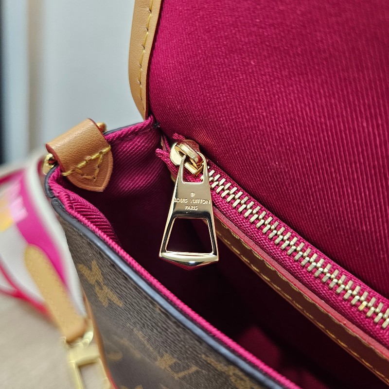 [熱門品項新年福利🧧] LV老花金釦Diane肩斜背法棍包-20