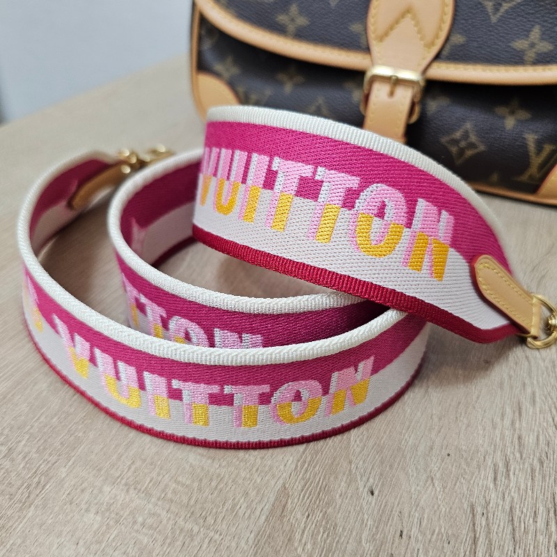 [熱門品項新年福利🧧] LV老花金釦Diane肩斜背法棍包-21