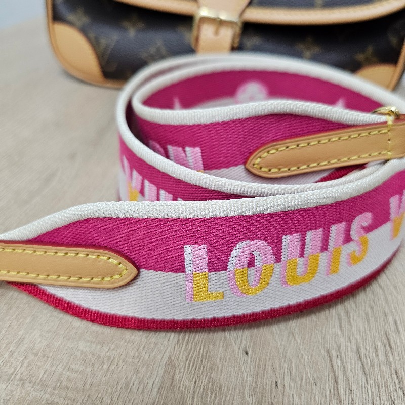 [熱門品項新年福利🧧] LV老花金釦Diane肩斜背法棍包-24