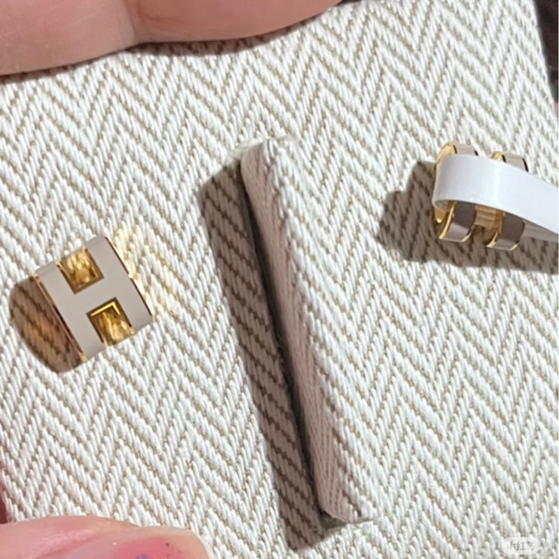 Hermes Mini Pop H Rocabar 2026新款耳環（撞色奶茶 & 白色 搭配玫瑰金）-2
