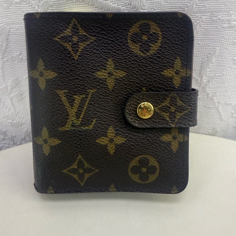 Louis Vuitton Wallet-0