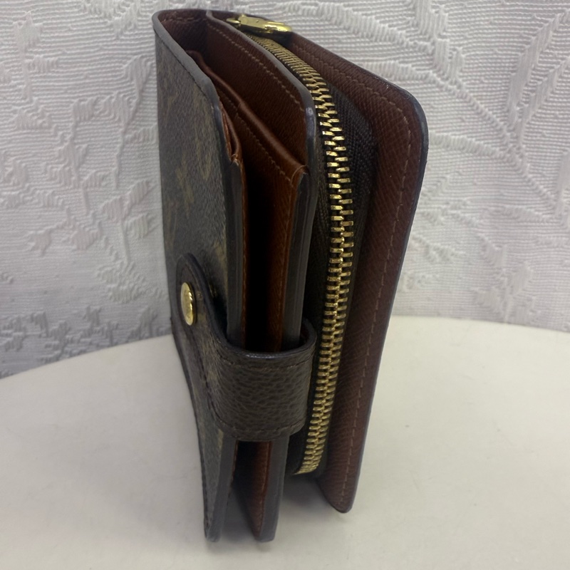 Louis Vuitton Wallet-1