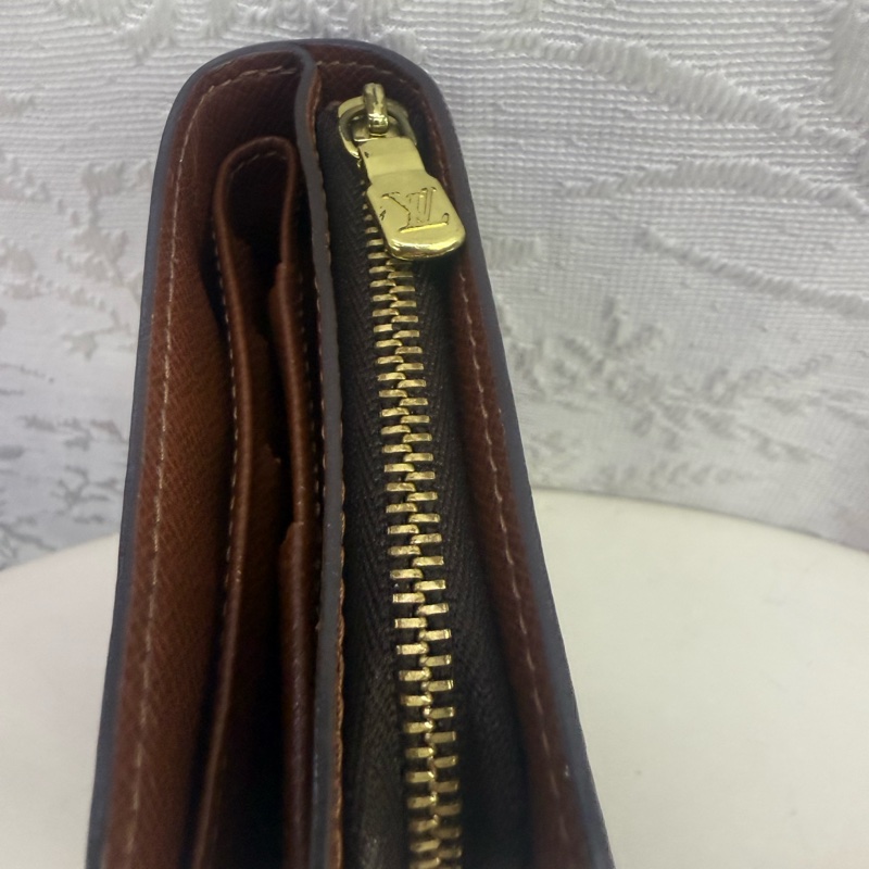 Louis Vuitton Wallet-2