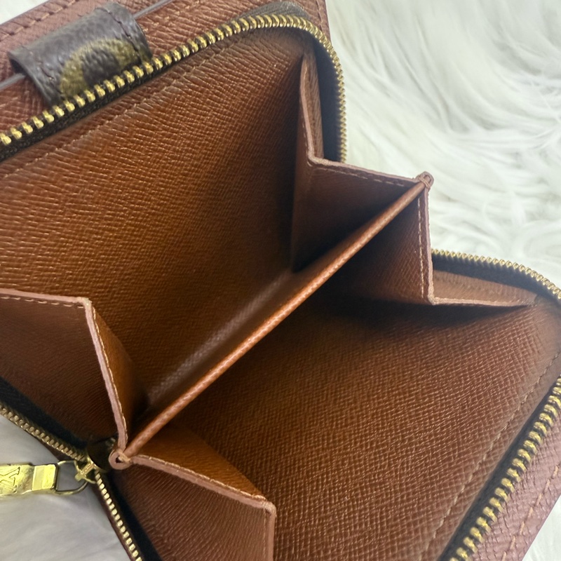 Louis Vuitton Wallet-9