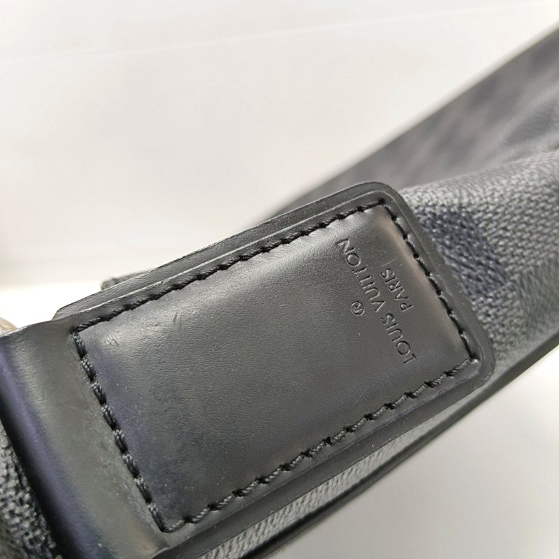 LOUIS VUITTON DISTRICT中號灰色塗層帆布棋盤格郵差包單肩包斜挎包銀色五金-11