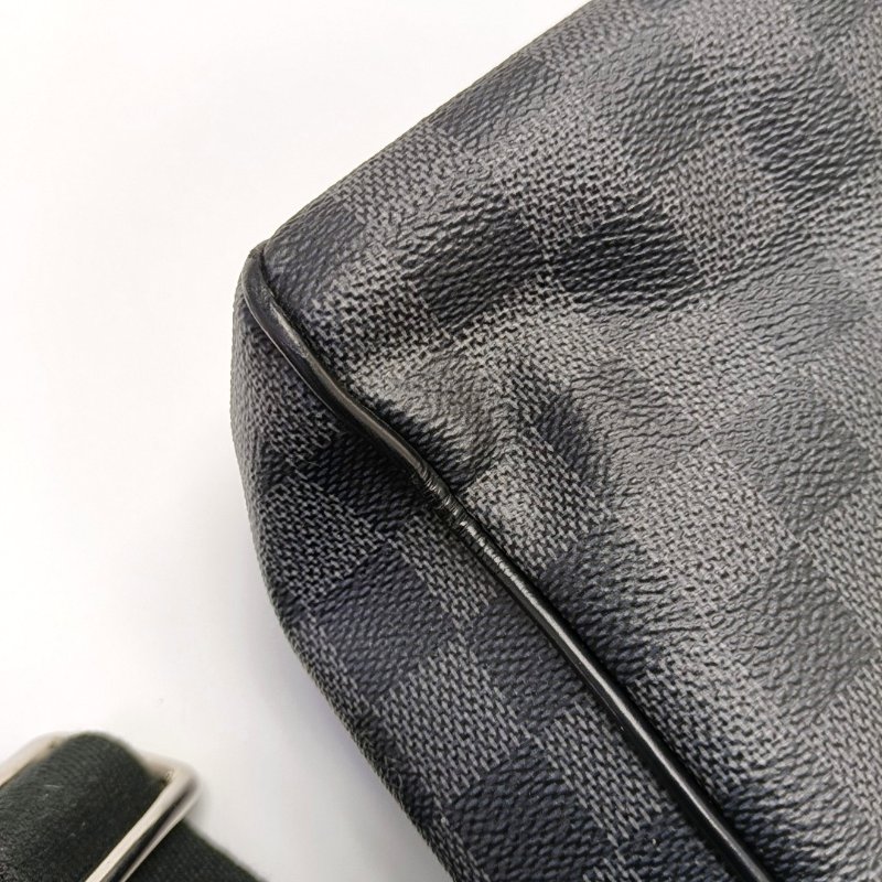 LOUIS VUITTON DISTRICT中號灰色塗層帆布棋盤格郵差包單肩包斜挎包銀色五金-13