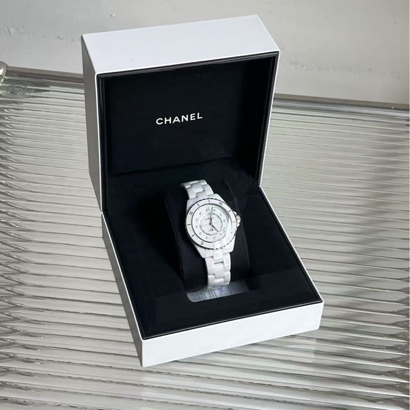 香奈兒 /CHANEL J12 H5705白陶瓷機械腕錶 全新背透機芯 38mm 錶徑 自動機械 母盤加上鑽石刻度 光澤感十足 白色繫上手特別有高級感-3