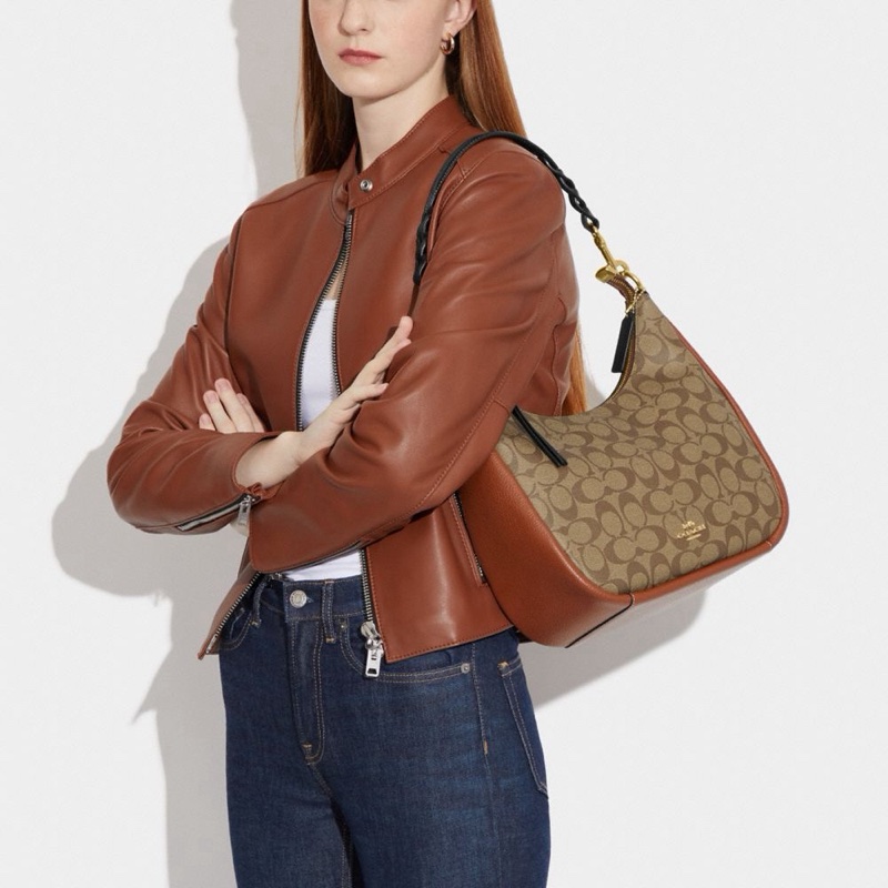 Coach 女士 Jules Hobo 單肩包均碼碼尺寸參考模特圖-4