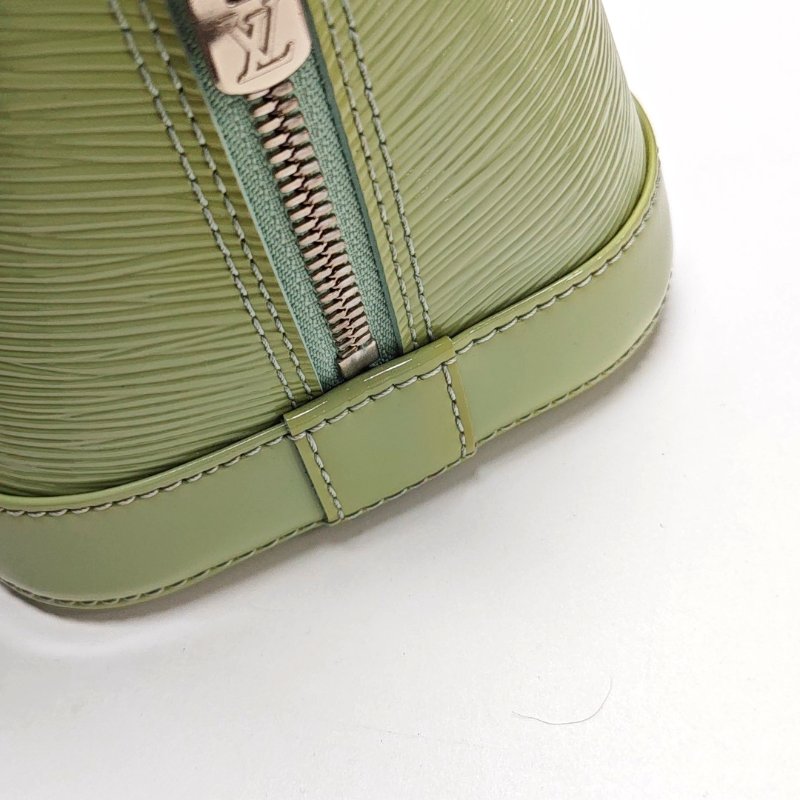 LOUIS VUITTON ALMA小號淺綠色EPI牛皮水波紋壓紋貝殼包手提包銀色五金-11