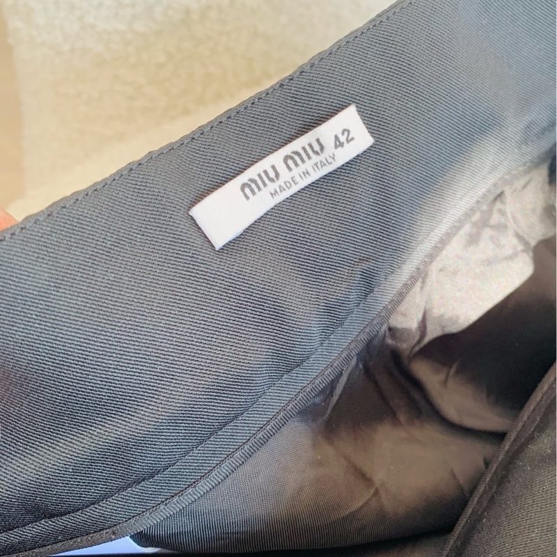 98 新Miumiu繆繆 蝴蝶結半裙 42碼 170/75A 裙子春秋夏三季都可以穿 半裙配有蝴蝶結設計-2