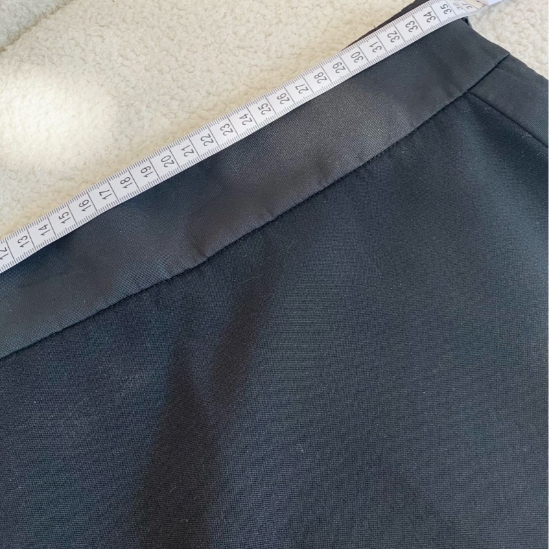 98 新Miumiu繆繆 蝴蝶結半裙 42碼 170/75A 裙子春秋夏三季都可以穿 半裙配有蝴蝶結設計-3