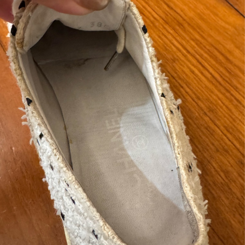 Chanel白毛呢珍珠休閒鞋 38號 新年大特價❤️-13