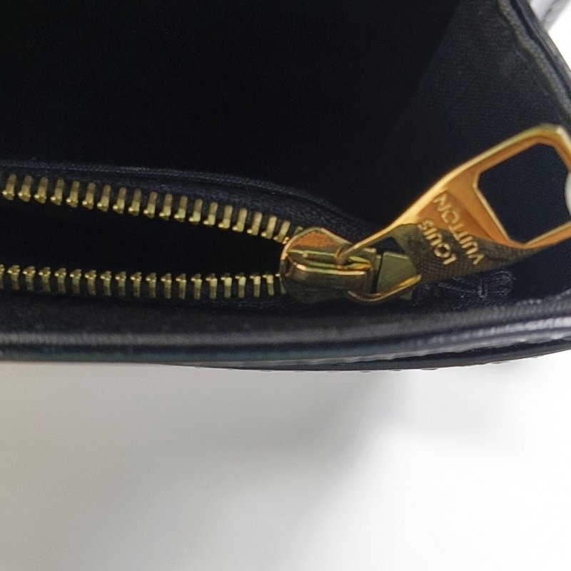 LOUIS VUITTON LOUISE黑色漆皮手拿包金色五金-12