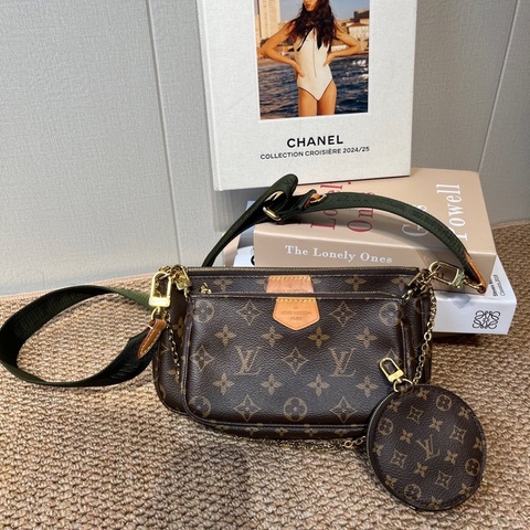 97新LV 路易威登 經典老花五合一 手拿斜挎包單肩包 綠色肩帶 無附件。