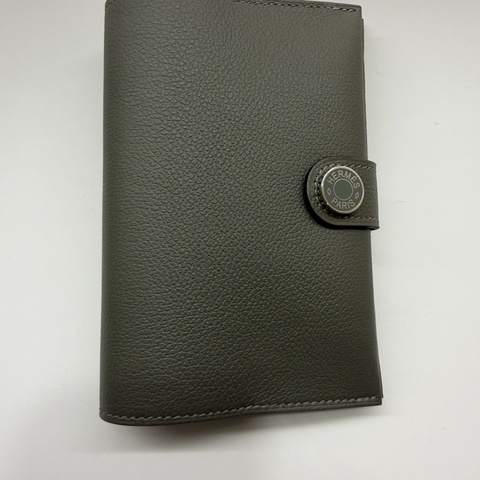 Hermes  R.M.S 護照夾 邁耶灰色