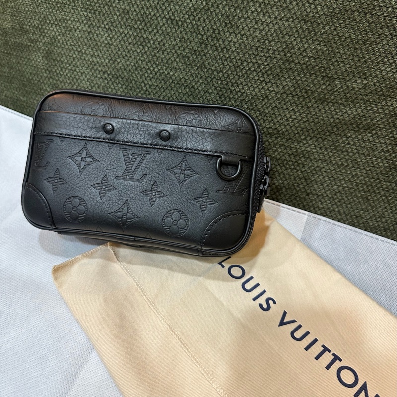 LV Alpha Monogram Shadow牛皮黑色小包 M82544-0