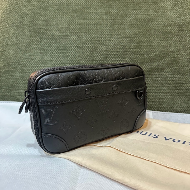 LV Alpha Monogram Shadow牛皮黑色小包 M82544-1