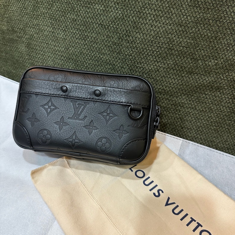 LV Alpha Monogram Shadow牛皮黑色小包 M82544-10