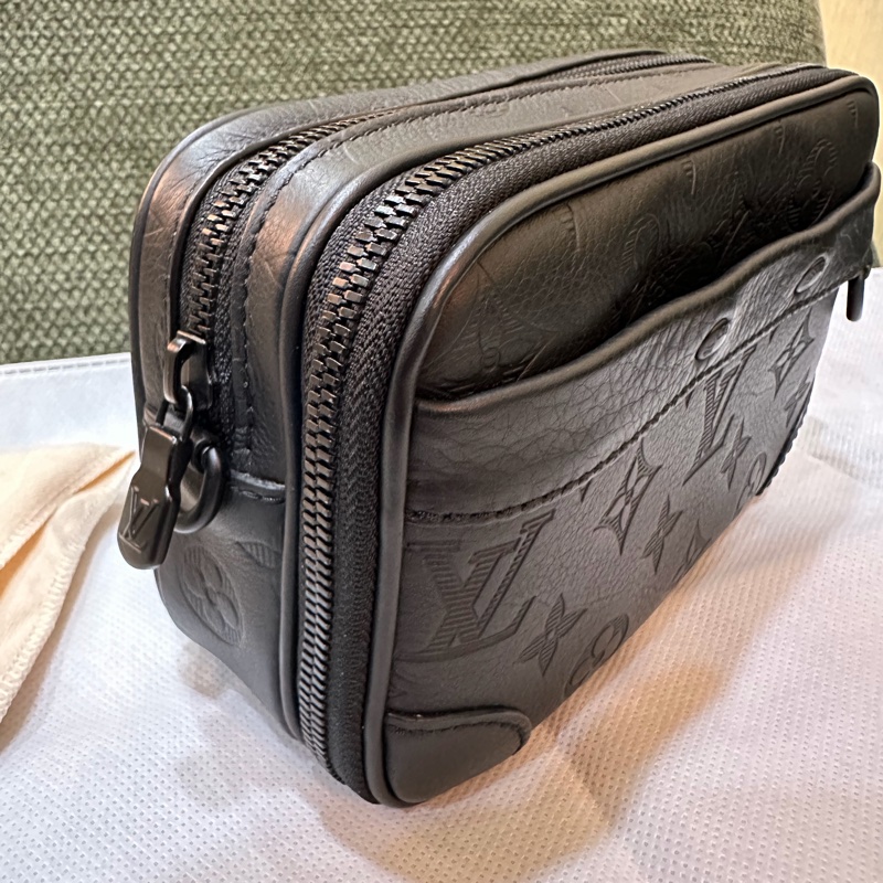 LV Alpha Monogram Shadow牛皮黑色小包 M82544-13
