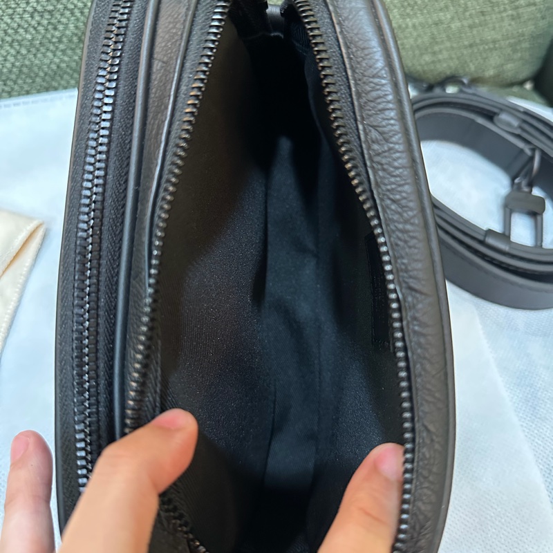 LV Alpha Monogram Shadow牛皮黑色小包 M82544-19