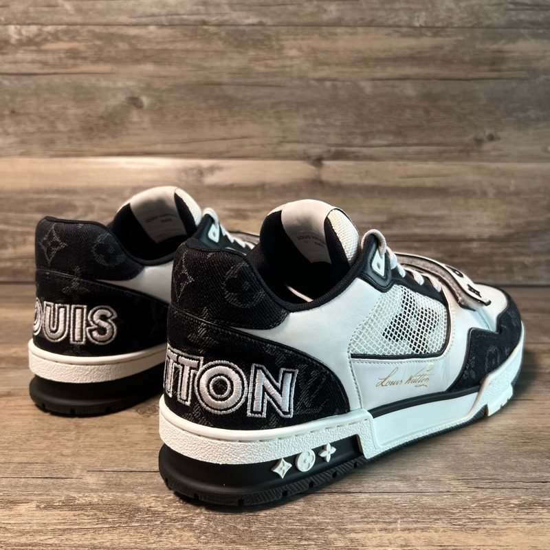 98新LOUIS VUITTON LV Trainer 黑白牛仔 魔術貼 熊貓 UK8碼,42碼, 鞋面很新,鞋底輕微磨損-2