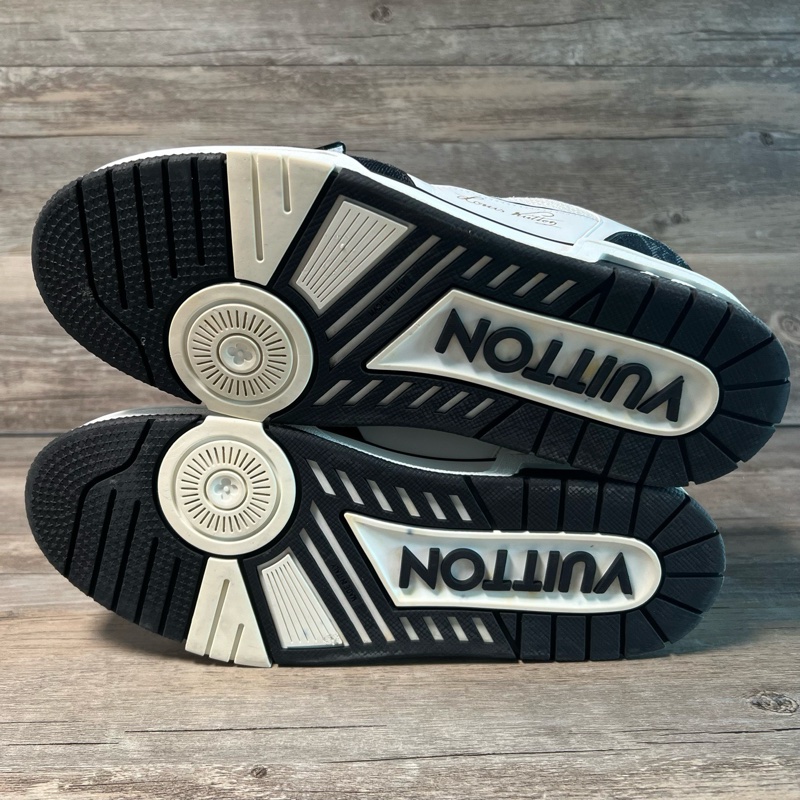 98新LOUIS VUITTON LV Trainer 黑白牛仔 魔術貼 熊貓 UK8碼,42碼, 鞋面很新,鞋底輕微磨損-8