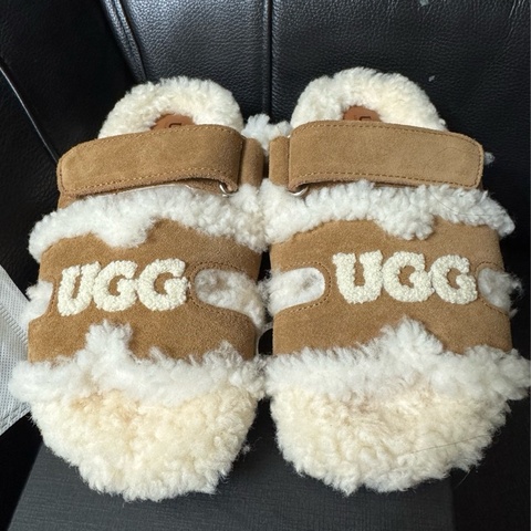 UGG 羊毛二舅拖鞋