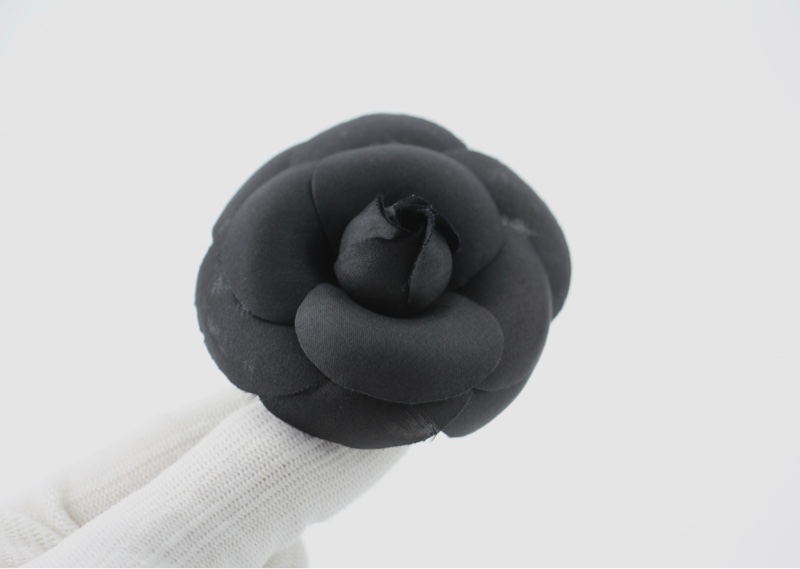 Chanel Vintage 81-85年 絲綢黑色細朵山茶花胸針-2