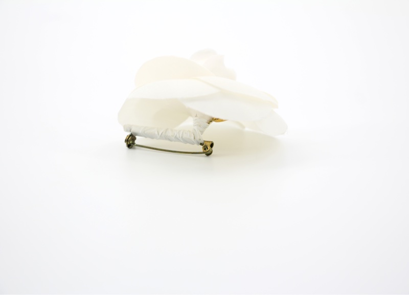 Chanel Vintage 81-85年 絲綢白色細朵山茶花胸針-4