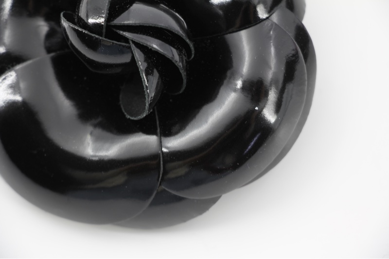 Chanel Vintage 81-85年 漆皮黑色大朵山茶花胸針-10