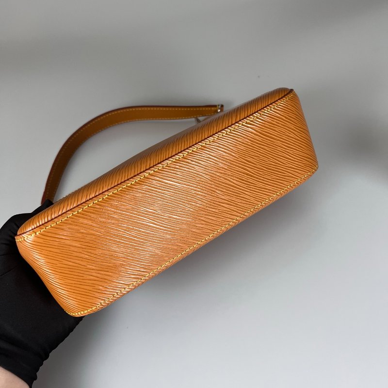 LV M80794/晶片款 焦糖水波紋手提斜背包-4