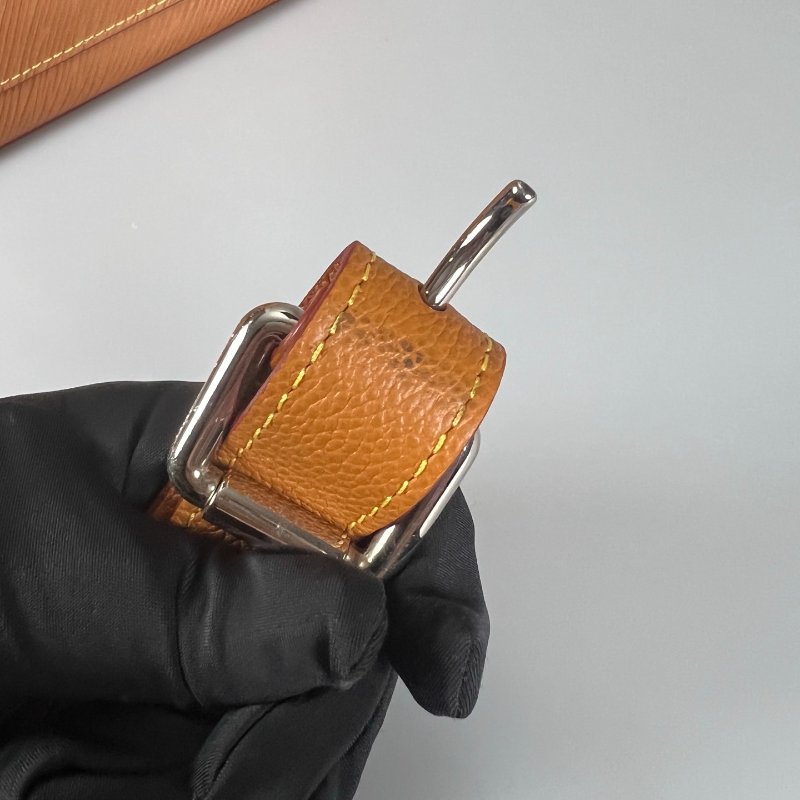 LV M80794/晶片款 焦糖水波紋手提斜背包-8