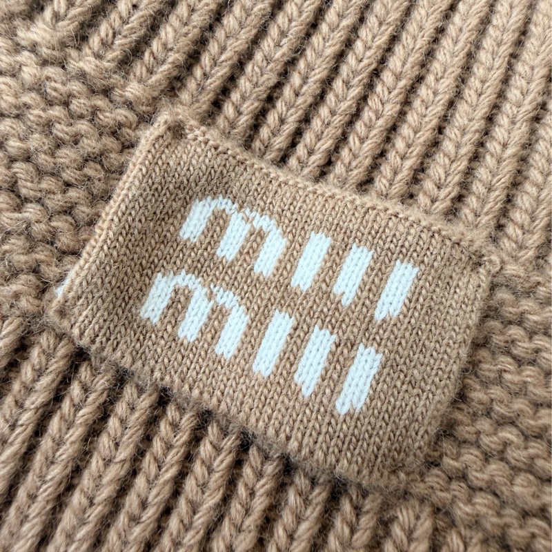 MiuMiu 繆繆25新款棕色/摩卡色 毛絨護耳帽 蓋耳帽 冷帽 針織帽 泰迪毛 滑雪 雷鋒帽-1