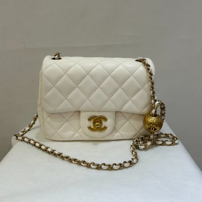 CHANEL 白羊皮金球方胖-0