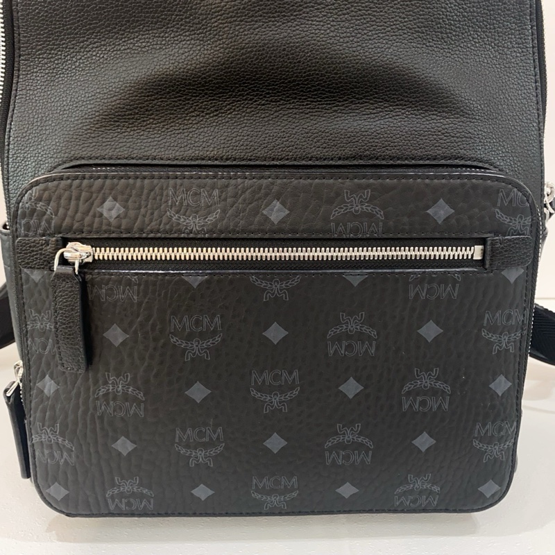 99新 MCM黑色大號雙肩包,尺寸41*33*15 無附件-8