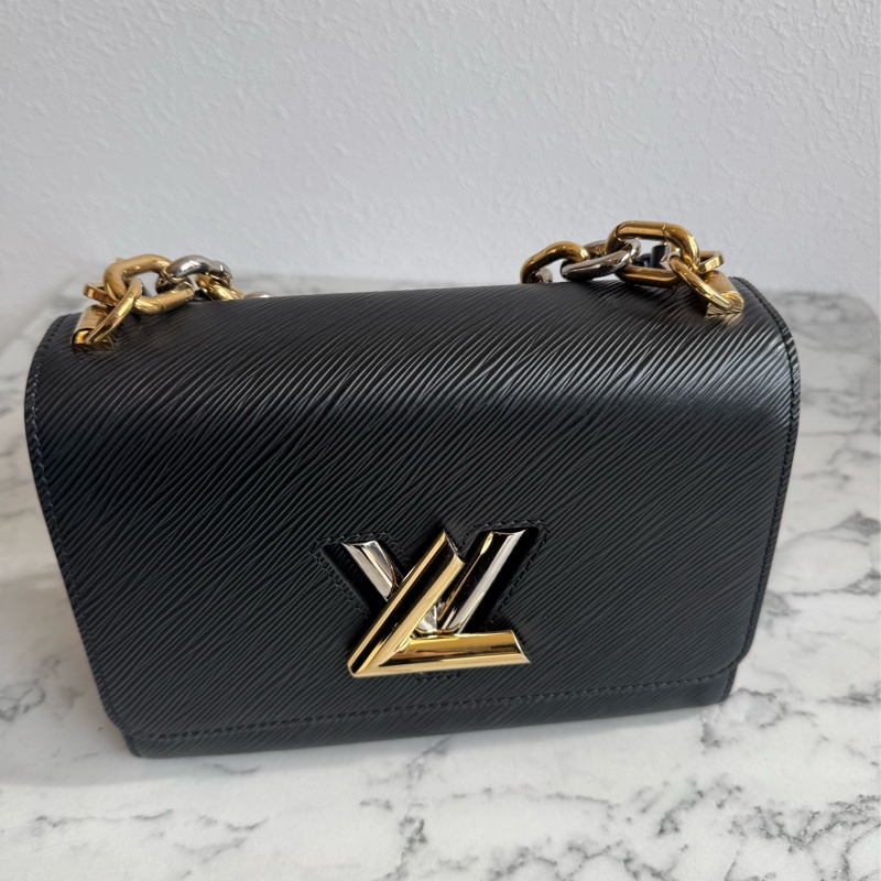 LV M59411黑色Epi金銀旋轉釦手提兩用包-1