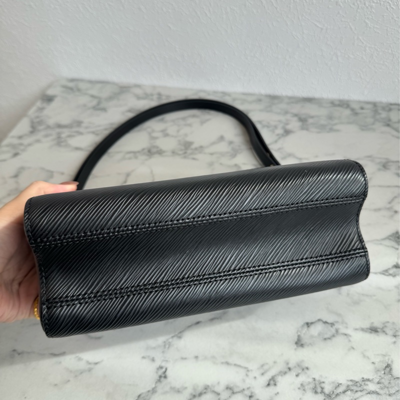 LV M59411黑色Epi金銀旋轉釦手提兩用包-5